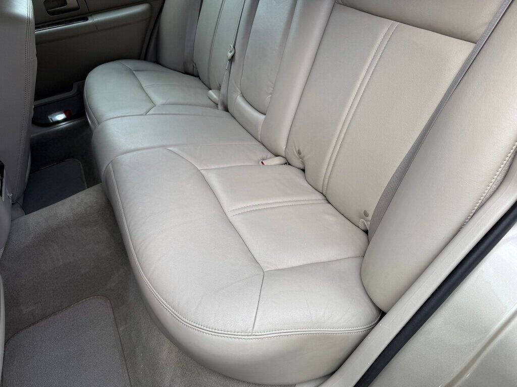 2010 Lincoln Town Car 33