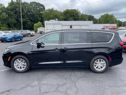 2026 Chrysler Pacifica Select