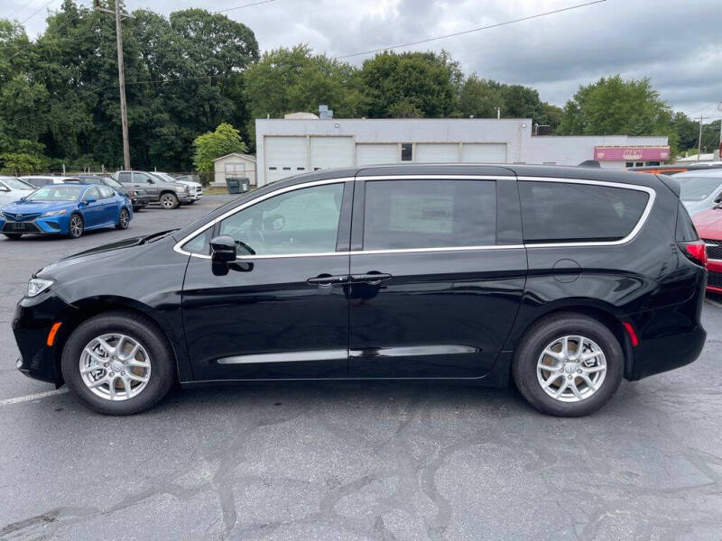 2026 Chrysler Pacifica Select