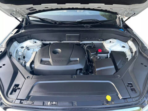 2017 Volvo XC90 T6 Momentum