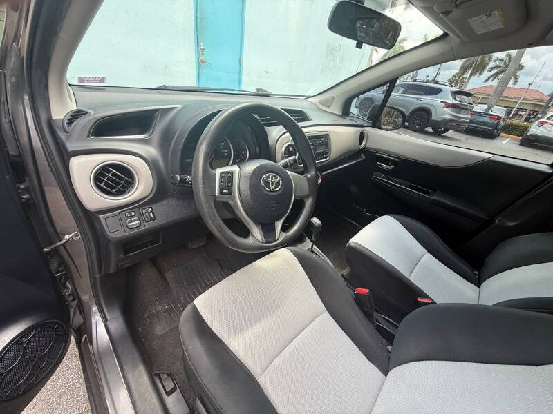 2014 Toyota Yaris 3-Door LE