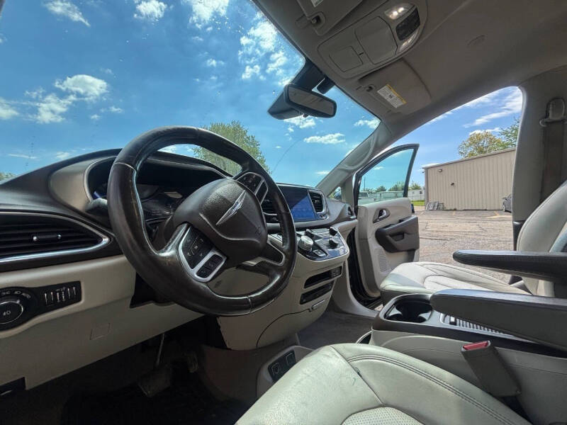 2017 Chrysler Pacifica Touring-L Plus