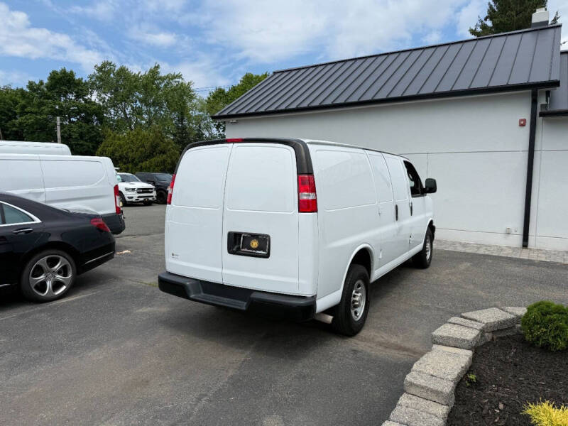2022 Chevrolet Express 2500