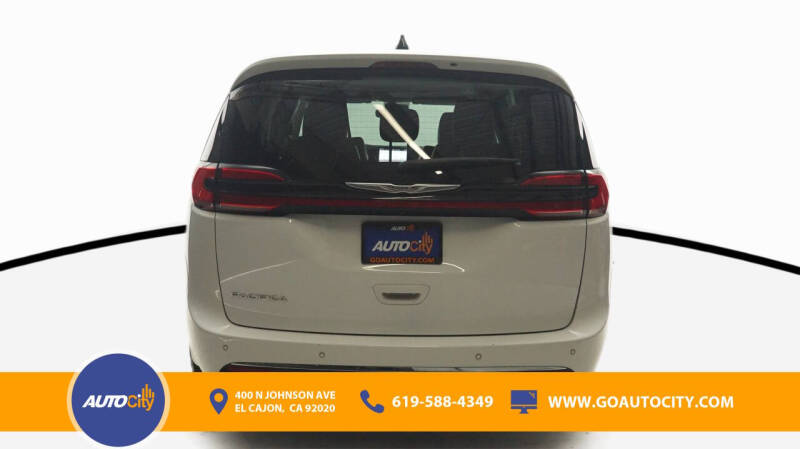 2024 Chrysler Pacifica Touring L