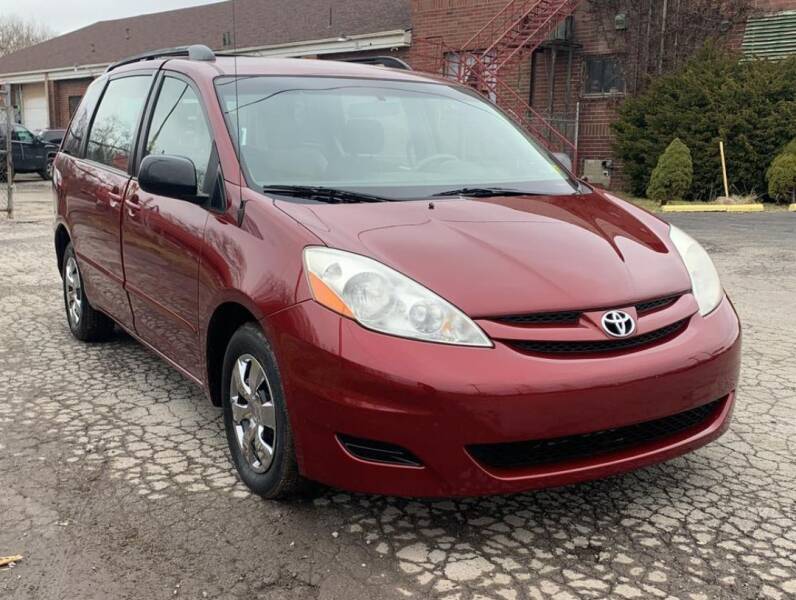 2008 Toyota Sienna for sale at The Bengal Auto Sales LLC in Hamtramck MI
