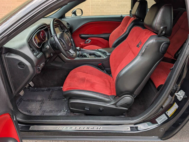 2016 Dodge Challenger 392 HEMI Scat Pack Shaker