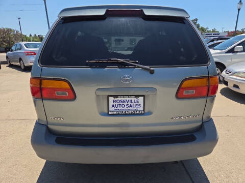 2000 Toyota Sienna LE