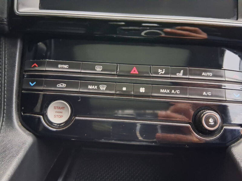 2019 Jaguar F-PACE 30t Prestige