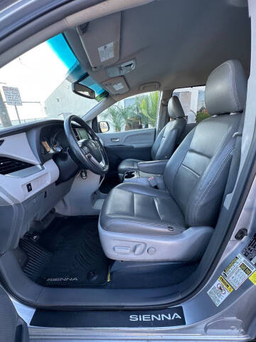 2015 Toyota Sienna LE 8-Passenger