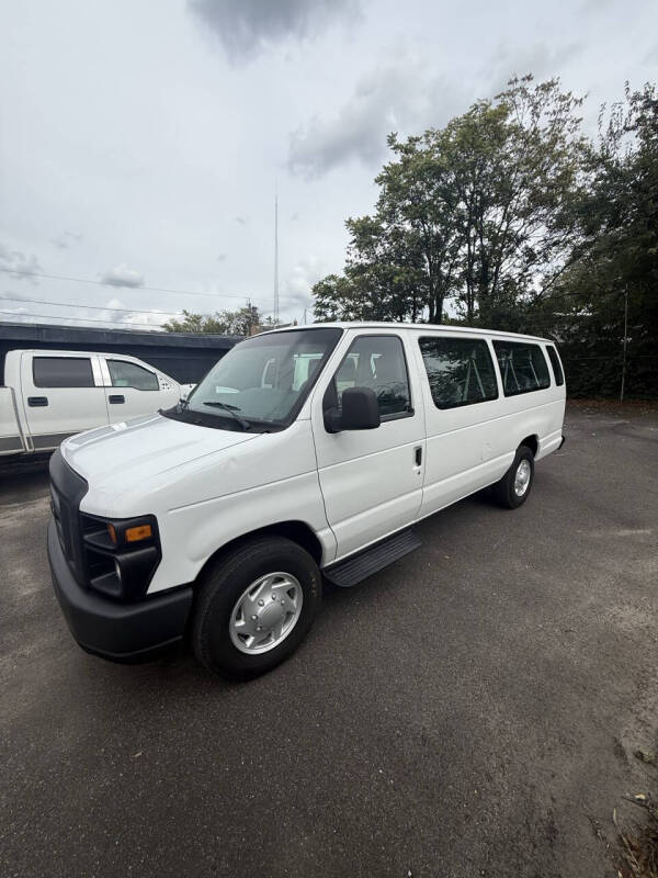 2013 Ford E-Series Econoline Wagon XLT's photo