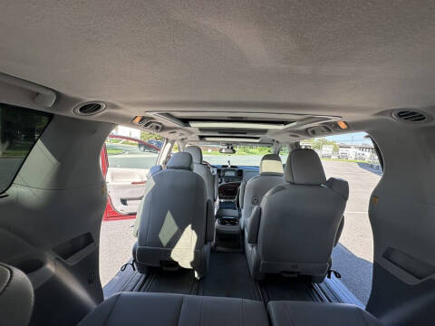 2013 Toyota Sienna XLE 8-Passenger