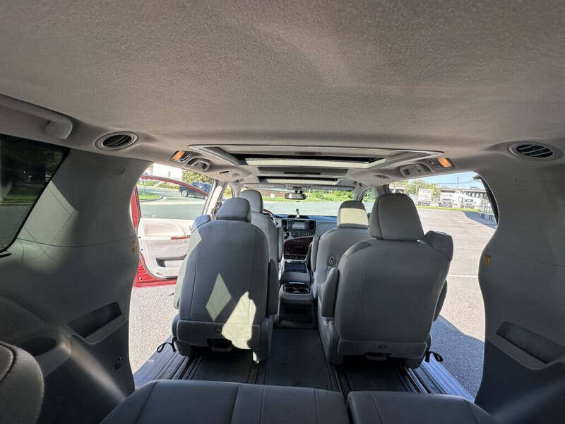 2013 Toyota Sienna XLE 8-Passenger