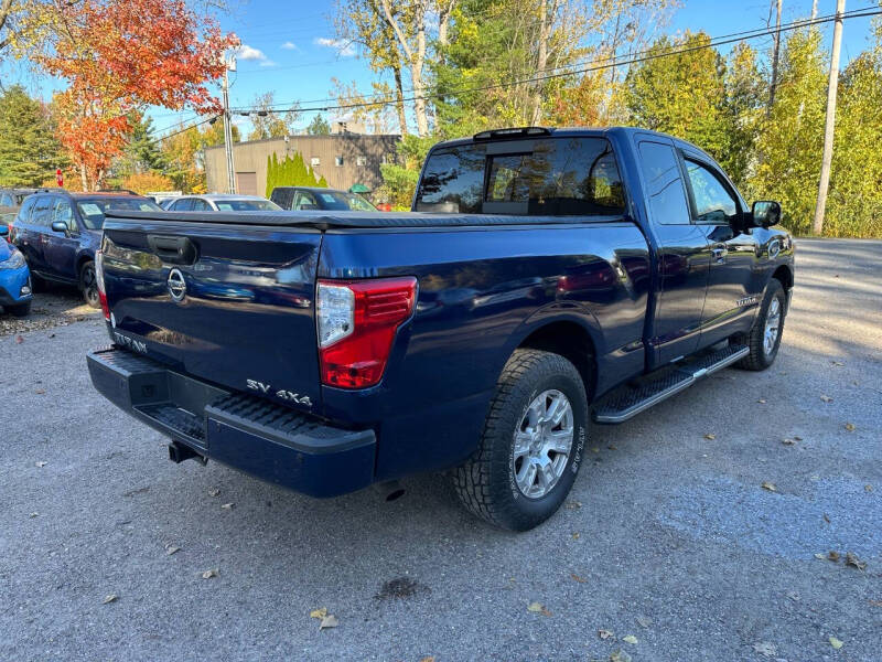 2017 Nissan Titan SV