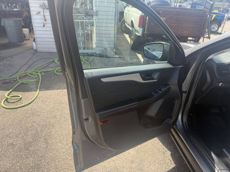 2022 Ford Escape Hybrid SE