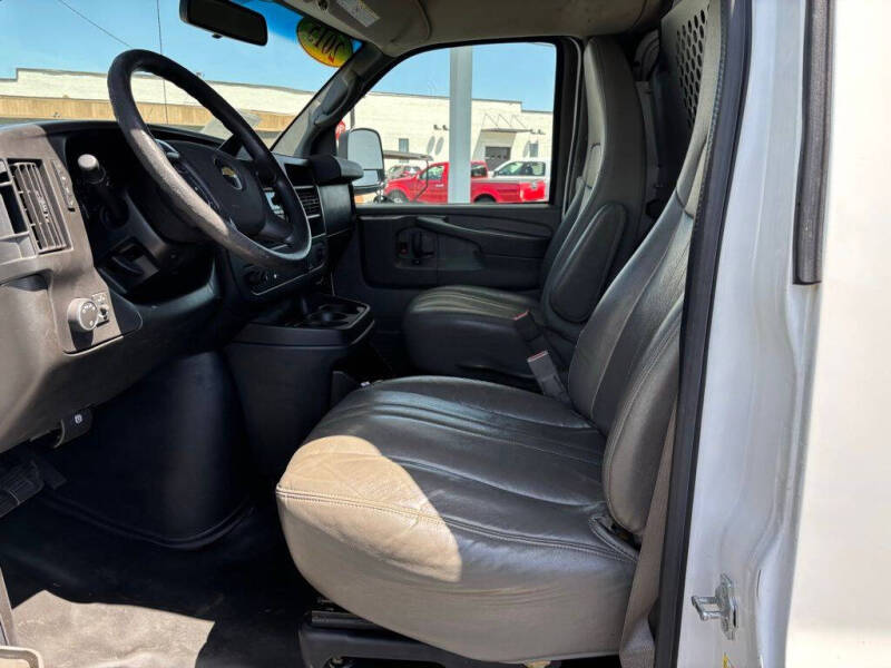 2015 Chevrolet Express Cargo Work Van - Photo 12