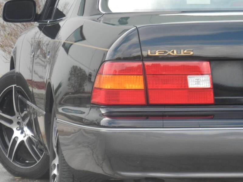 2000 Lexus LS 400