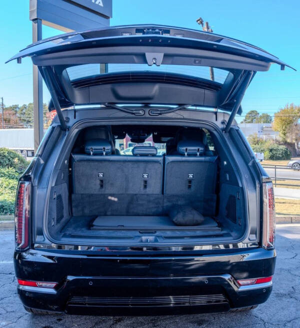 2025 Cadillac Escalade IQ Luxury 2