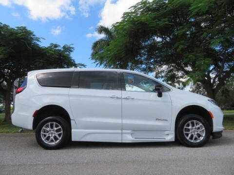 2024 Chrysler Pacifica Touring L