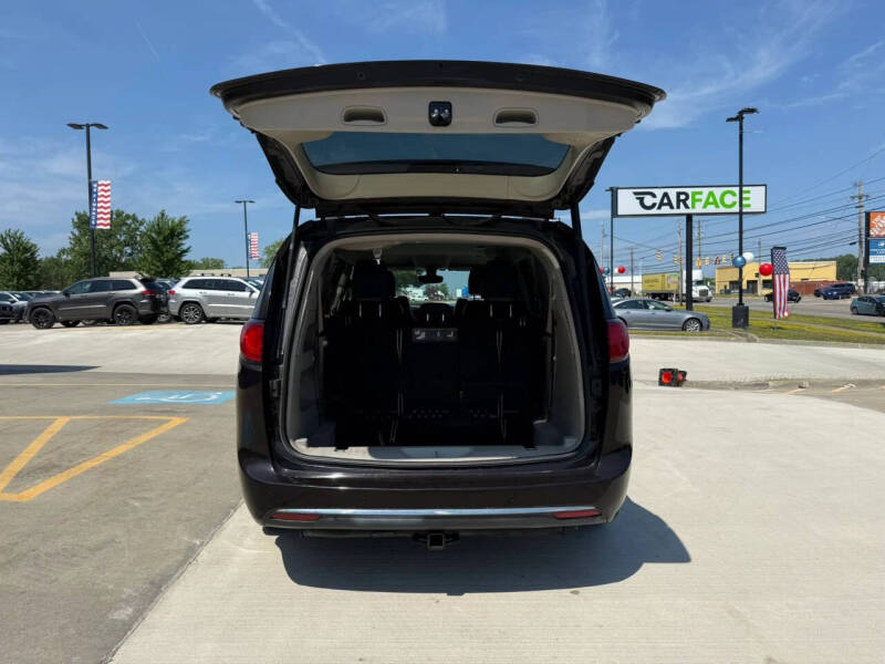 2017 Chrysler Pacifica Touring-L Plus