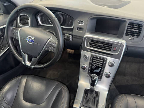 2018 Volvo V60 Cross Country T5 Platinum