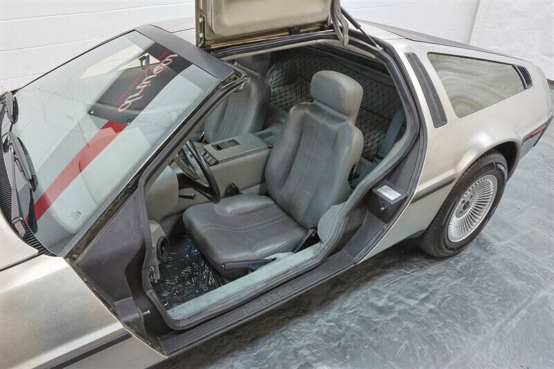 1982 DeLorean DMC-12