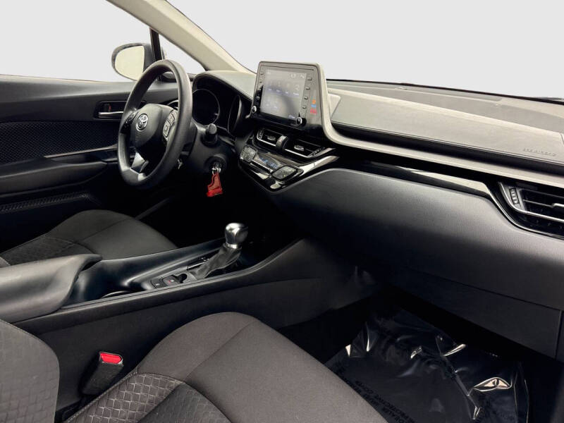 2021 Toyota C-HR LE