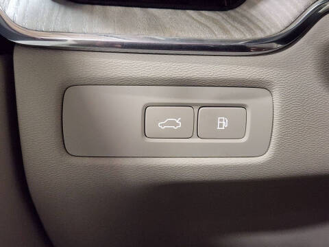 2023 Volvo XC60 Recharge T8 Plus Bright Theme