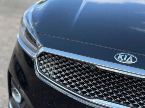 2017 Kia Cadenza Premium