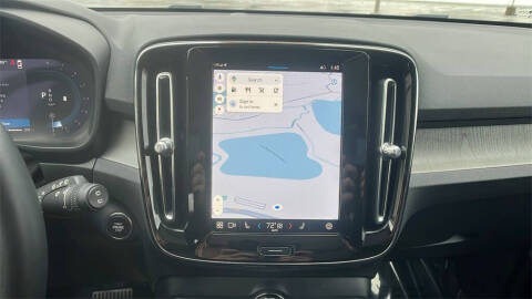 2025 Volvo XC40 B5 Plus Bright Theme