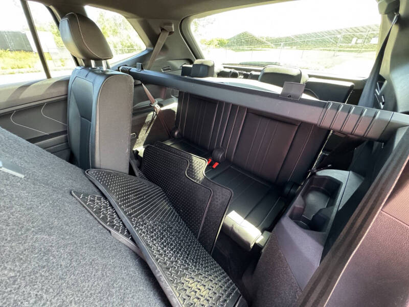 2022 Volkswagen Tiguan SE R-Line Black