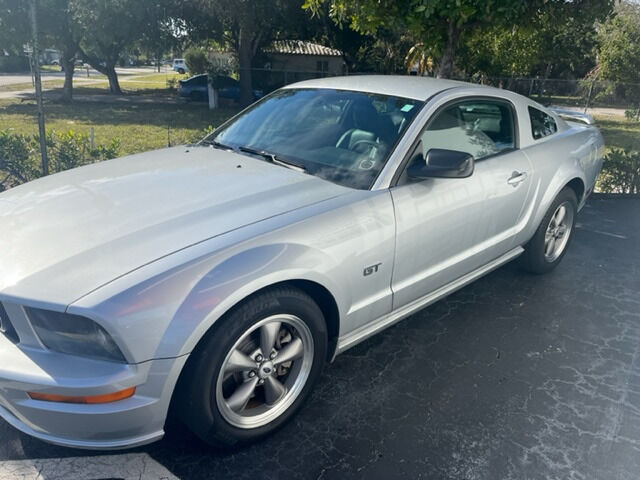2006 Ford Mustang  - $9,500