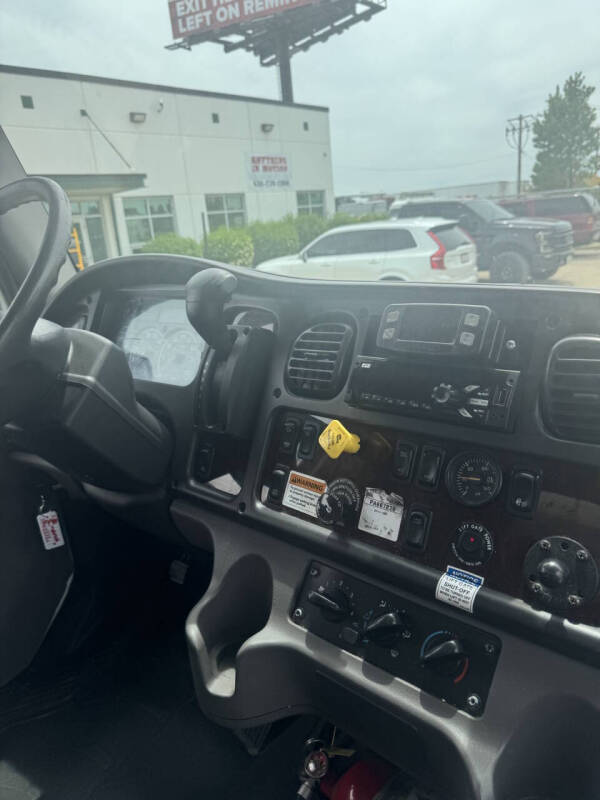 2022 Freightliner M2 106