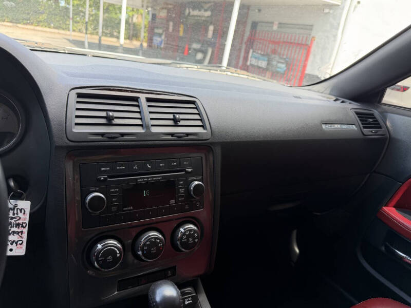 2013 Dodge Challenger SXT Plus