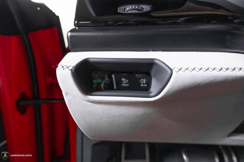 2025 Lamborghini Urus SE