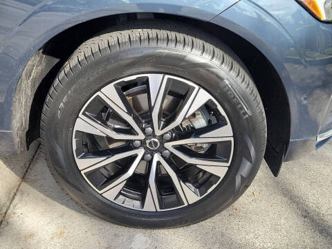 2023 Volvo XC60 B5 Plus Bright Theme