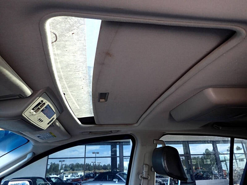 2005 Nissan Armada LE