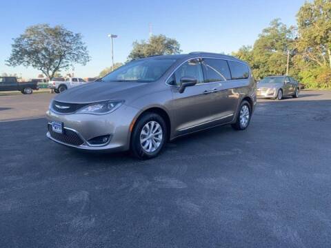 2018 Chrysler Pacifica for sale at Uftring Weston Pre-Owned Center in Peoria IL