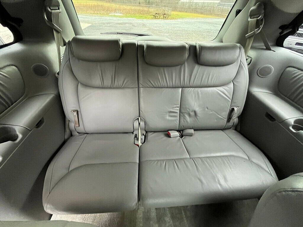 2004 Toyota Sienna 49