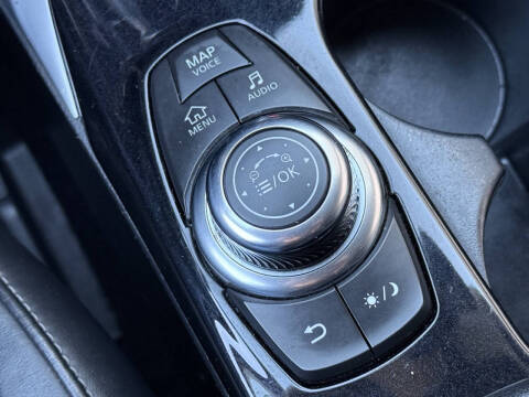 2018 Infiniti QX30 Premium