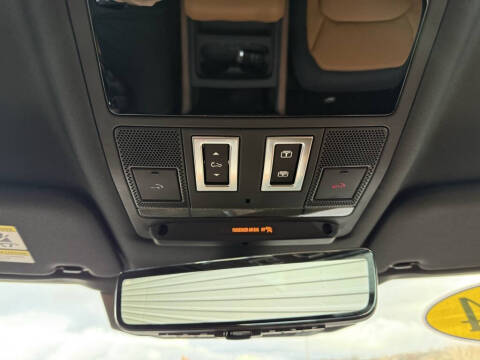 2024 Land Rover Defender 130 P400 X-Dynamic SE