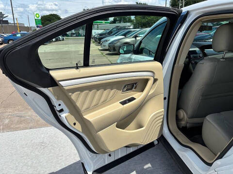 2018 Ford Taurus SE