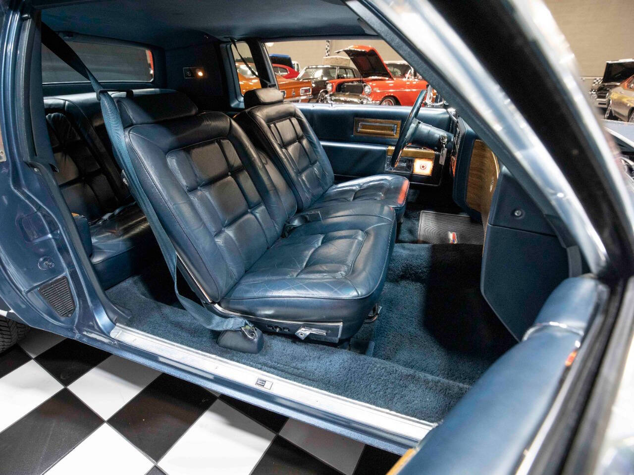1985 Cadillac Fleetwood Brougham 31