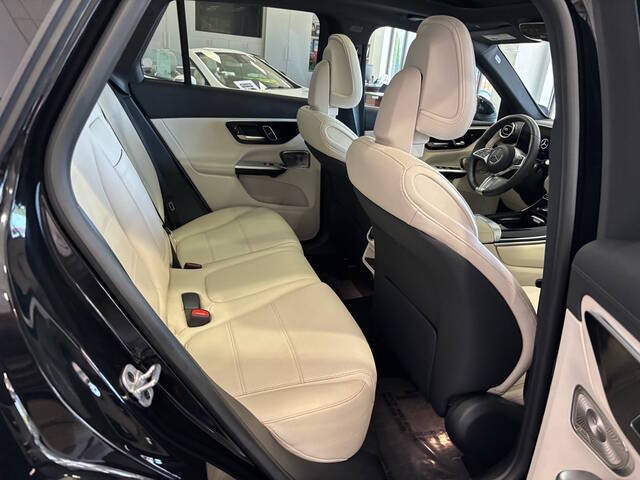 2024 Mercedes-Benz GLC 17