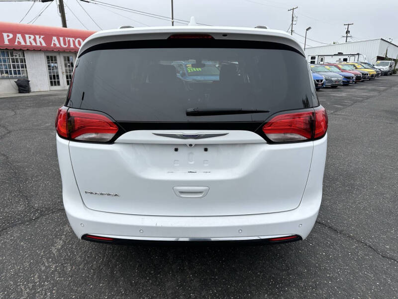 2020 Chrysler Pacifica Touring L