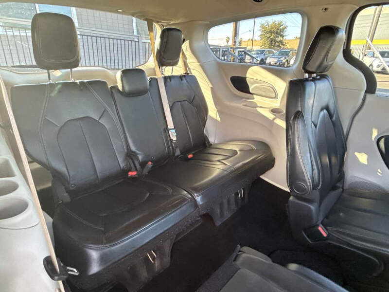 2020 Chrysler Voyager LXi