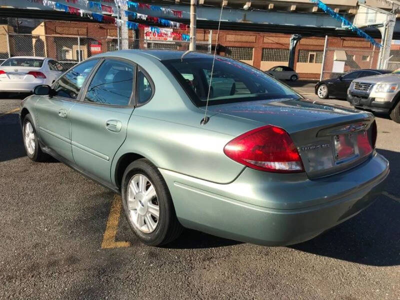 2005 Ford Taurus SEL