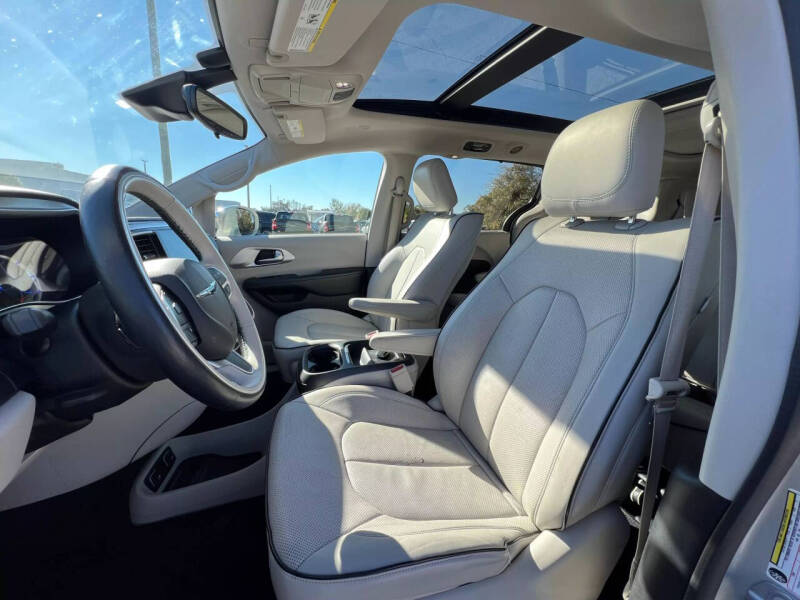 2017 Chrysler Pacifica Hybrid Platinum