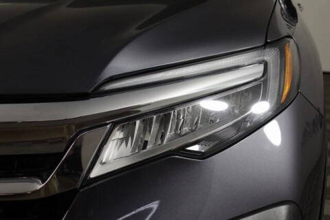 2019 Honda Pilot Touring w/Rear Captain's Chairs