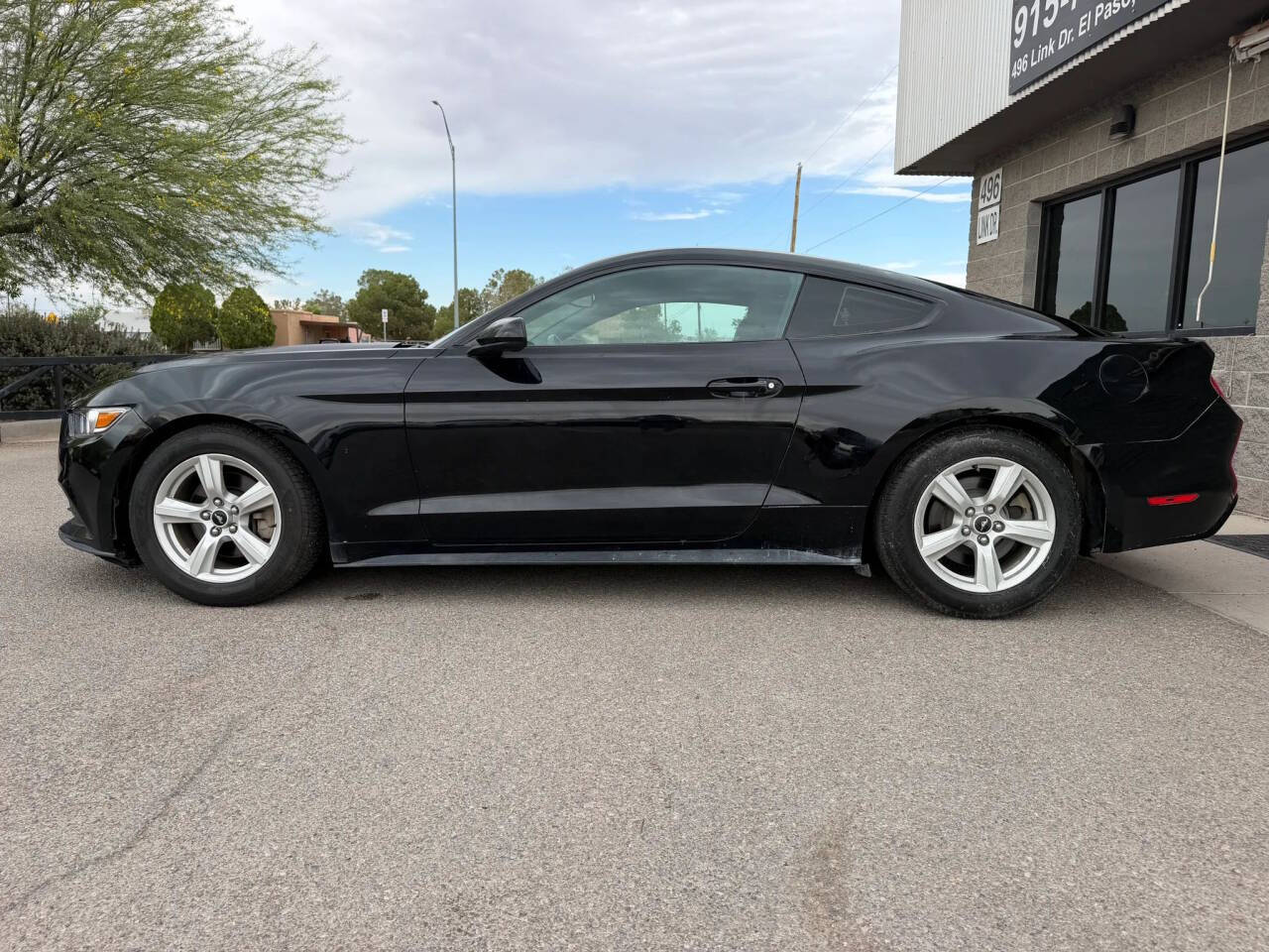 2017 Ford Mustang V6 V6 2dr Fastback 2
