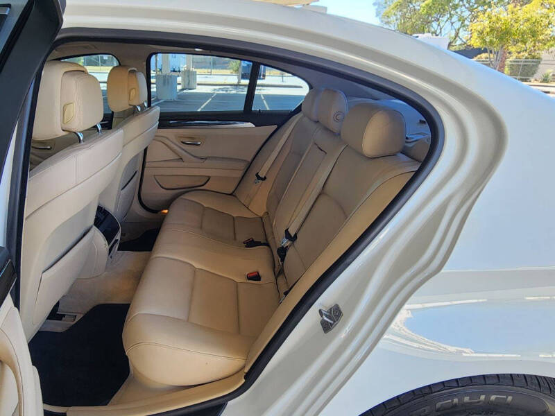 2013 BMW 5 Series 528i